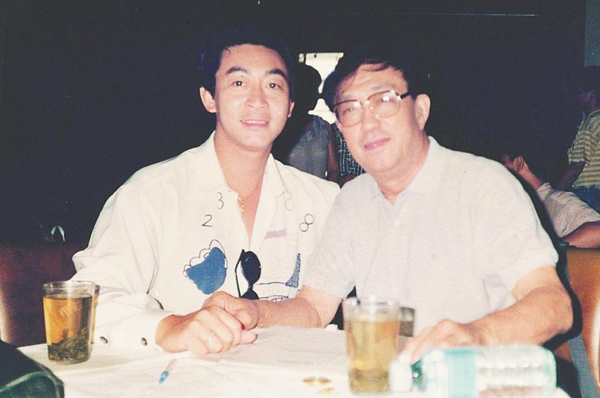 六小龄童回忆文集《良师益友》出版 68位文化名家照亮艺术人生