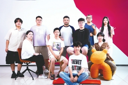 短视频账号“郝家豁”团队的年轻人。