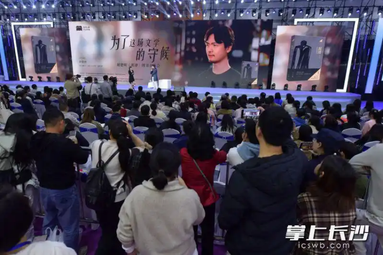 刘楚昕携《泥潭》亮相，讲述爆款严肃文学背后的故事