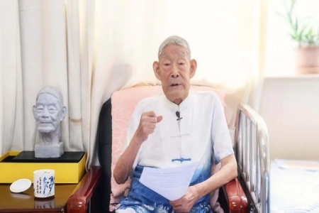 徐光耀：握笔的第八十一年