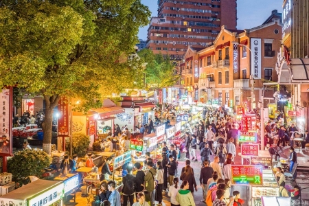 春分夜访吉庆街