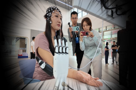 最强“脑力外挂”，脑机硬核成果出圈，引媒体组团探秘