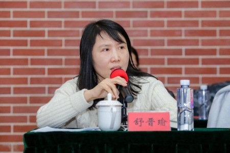 舒晋瑜：搭建作家与读者的桥梁