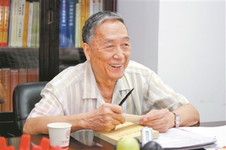 詹伯慧：“留住方言，留住历史底蕴”