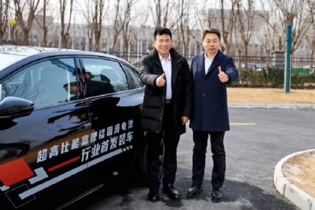 “一块电池有多能打？让媒体小姐姐连声赞叹
