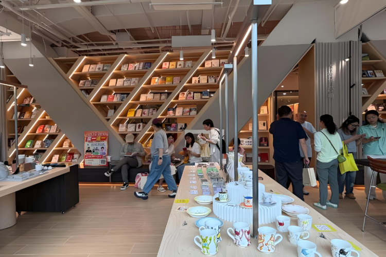 “多买书多消费”，娄山关路开出上海最大樊登书店
