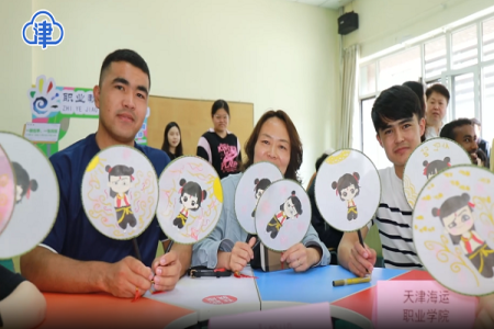 看留学生在天津解锁"硬核技能”与“浪漫文化"双体验