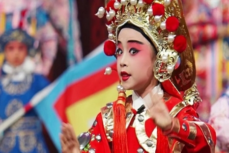 六岁小“花木兰”表情亮了