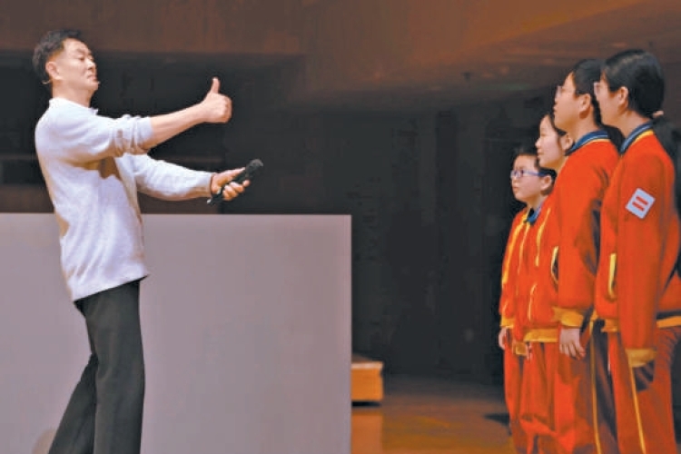 濮存昕激情开启“文学响宴”