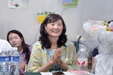 这位北京家政女工出书办画展，靠写作和画画实现自我救赎