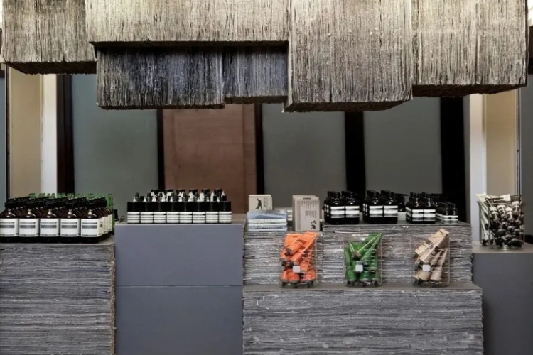 文学的“文化装置化”：从缪缪文学俱乐部到爱马仕出版社