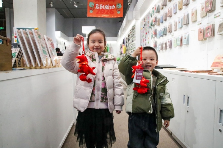 “马元素”文创产品引领中国春节消费新潮流