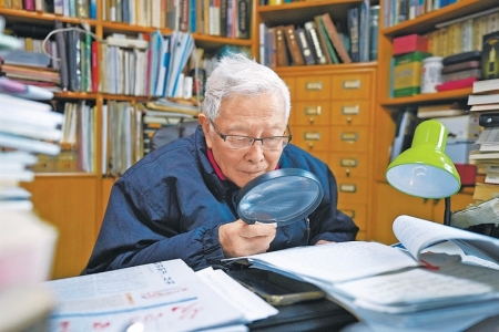 中国新闻史学泰斗方汉奇88岁玩转微信，99岁用电脑写日记