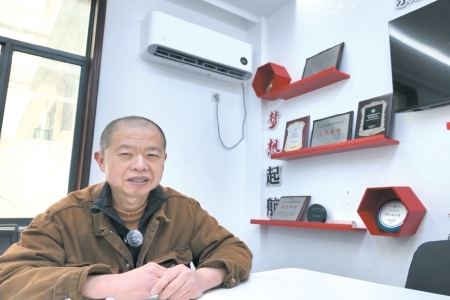 老年网站走出的诗人，续写“生活的诗歌”