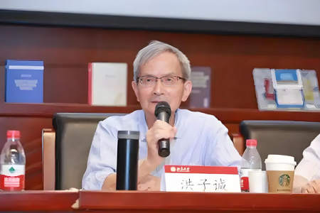 洪子诚：是文学史家，更是文体家