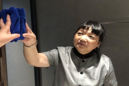 六旬清洁女工，用文学“擦亮”被忽视的人生