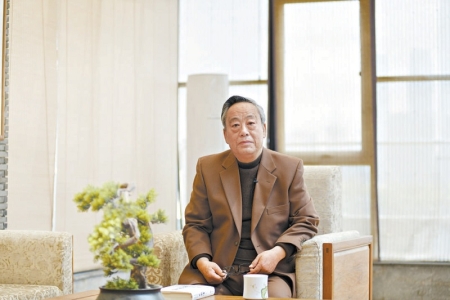 唐浩明：浩渺史海一灯燃