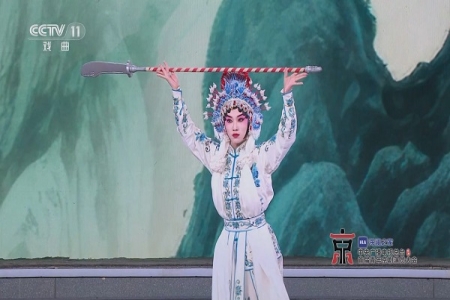 武旦演员陈艺心临场发挥将失误变成亮点