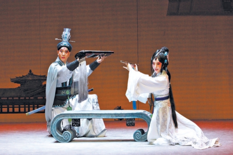 早春京城舞台文学底色鲜明