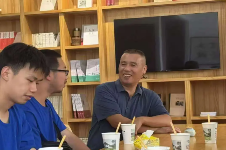 农民变“作家”，初中毕业的他近两年里写了30万字