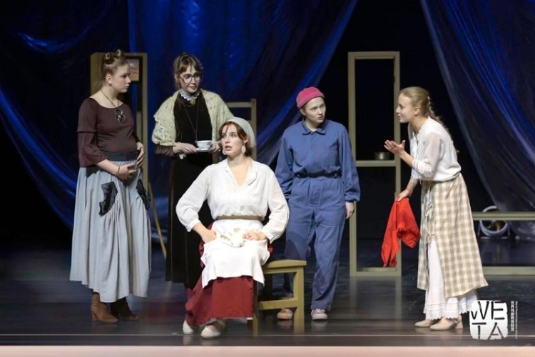 多国师生在京演绎“梦”“恋”主题戏剧