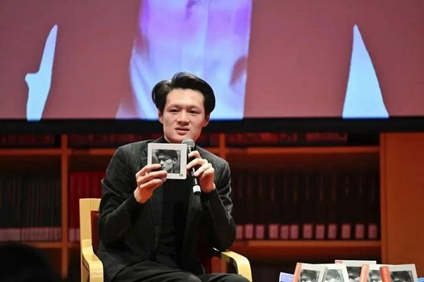 3【1】00后钢琴家用音乐写诗
