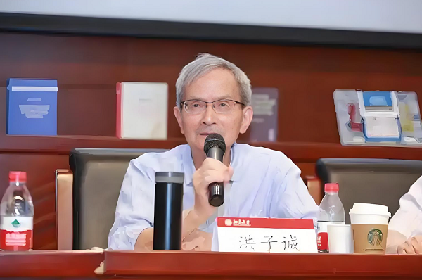 3【1】洪子诚：是文学史家，更是文体家