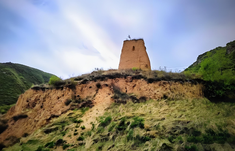 4【1】在闫家墩烽火台遗址