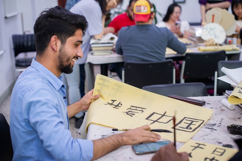 2【1】中文，点亮多彩梦想