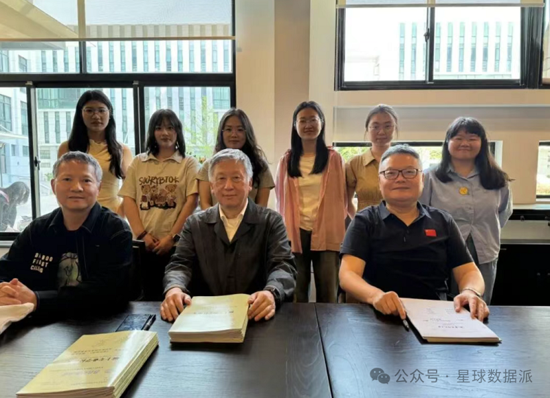 2【3】不交论文交作品！华东师大36名学生凭文学创作获硕士学位
